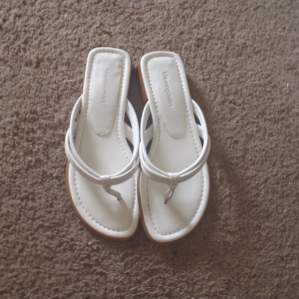 BLOOMINGDALE 7.5M Leather Thong Sandal